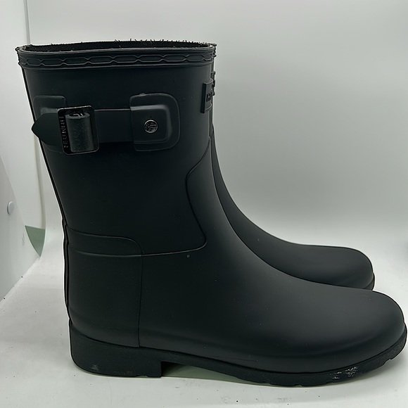 Hunter Black Buckle Quarter Height Rain Boots Shoes **Size 7** ☔️☔️ - Picture 3 of 9